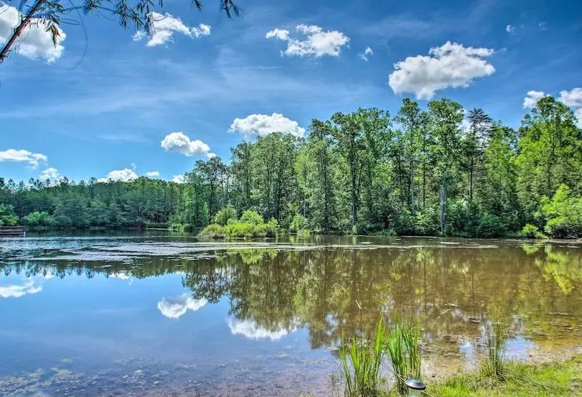 Charming Lakefront Cabin: Fish, Hike & More!