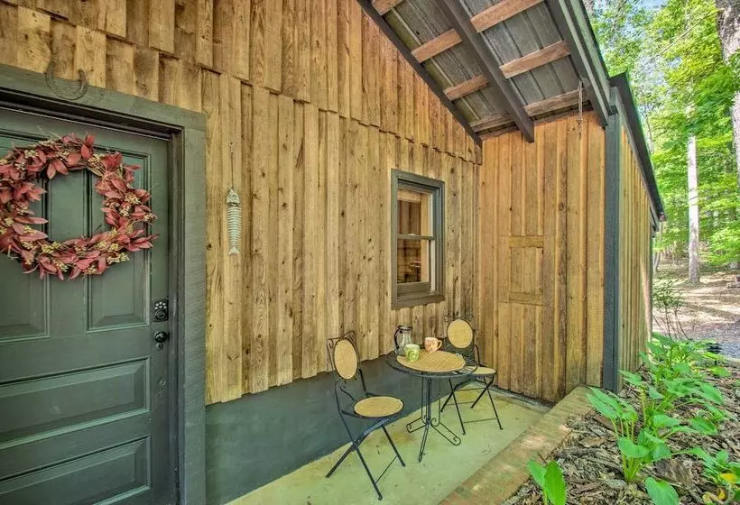 Charming Lakefront Cabin: Fish, Hike & More!