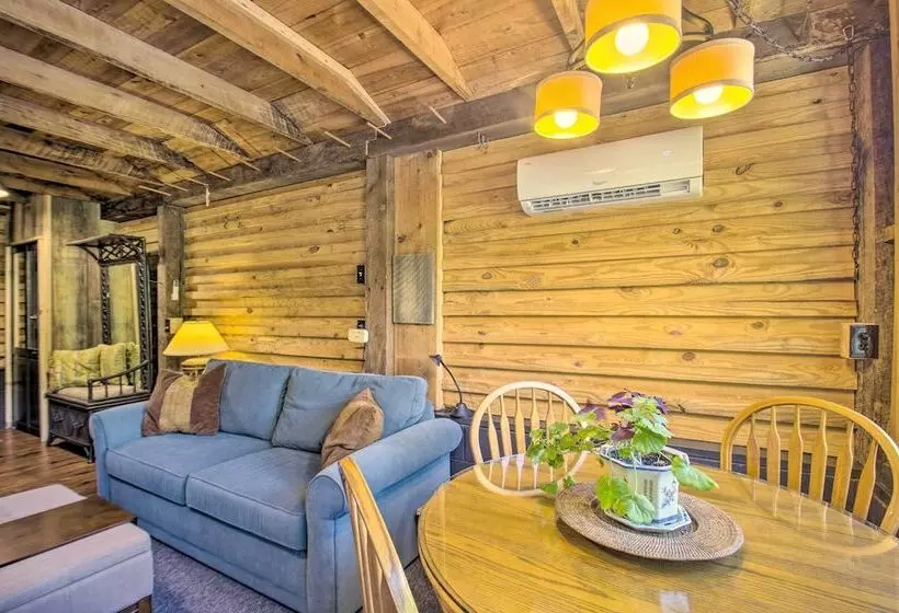 Charming Lakefront Cabin: Fish, Hike & More!