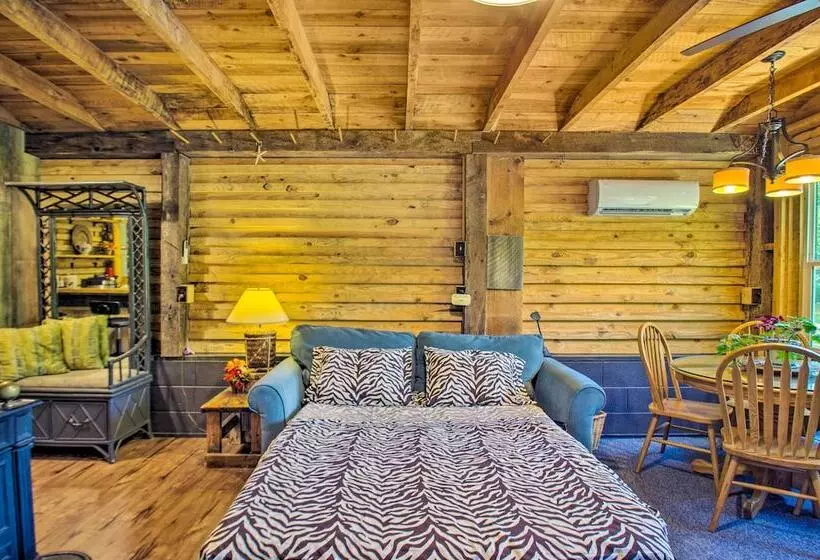 Charming Lakefront Cabin: Fish, Hike & More!