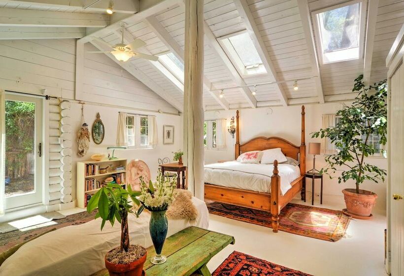 Charming Santa Fe Studio Cabin W/ Patio & Yard!