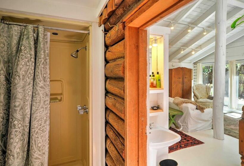 Charming Santa Fe Studio Cabin W/ Patio & Yard!