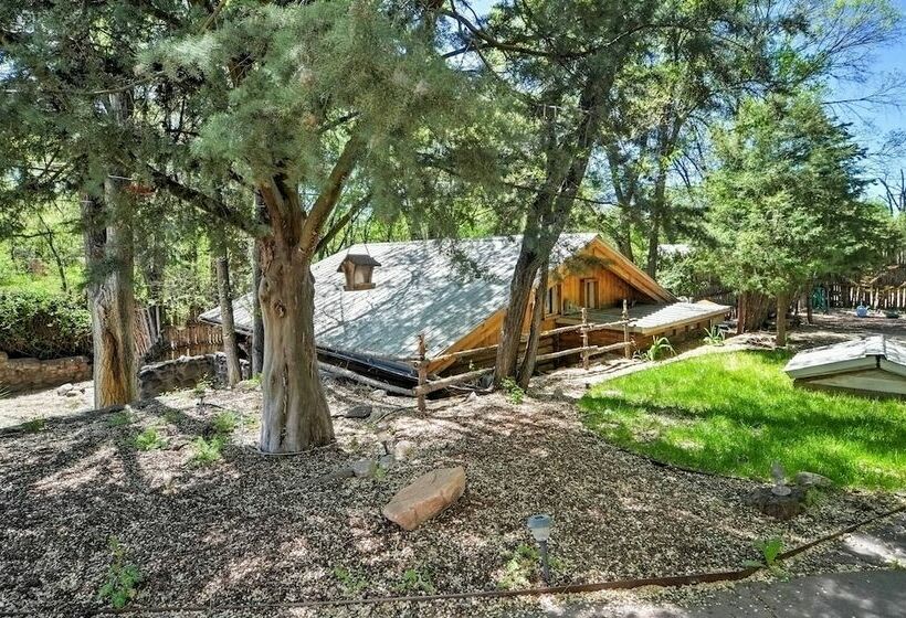 Charming Santa Fe Studio Cabin W/ Patio & Yard!