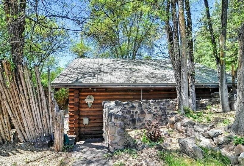 Charming Santa Fe Studio Cabin W/ Patio & Yard!