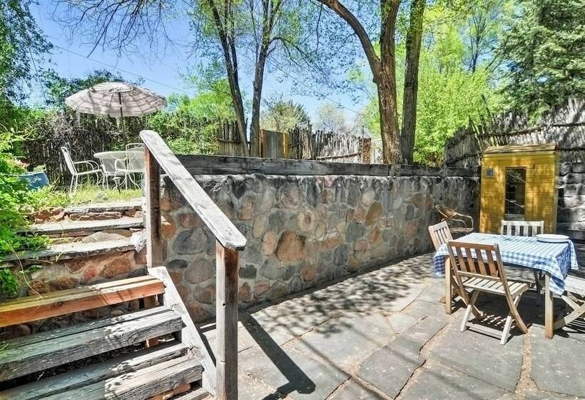 Charming Santa Fe Studio Cabin W/ Patio & Yard!