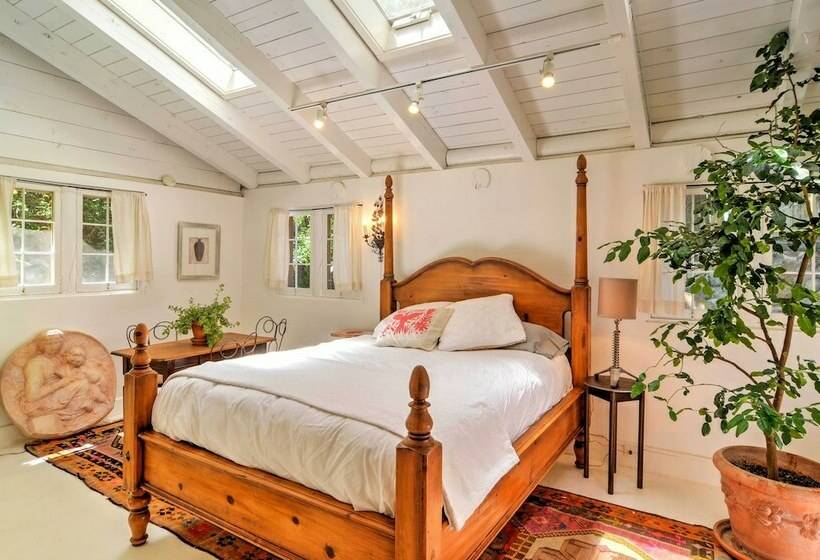 Charming Santa Fe Studio Cabin W/ Patio & Yard!