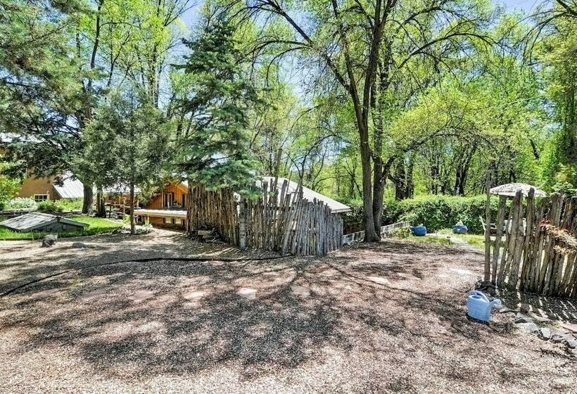 Charming Santa Fe Studio Cabin W/ Patio & Yard!