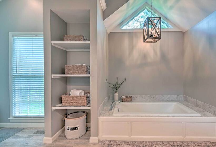 Chic Nashville Area Retreat W/ Private Pool!