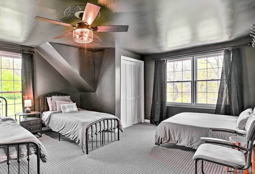 Chic Nashville Area Retreat W/ Private Pool!