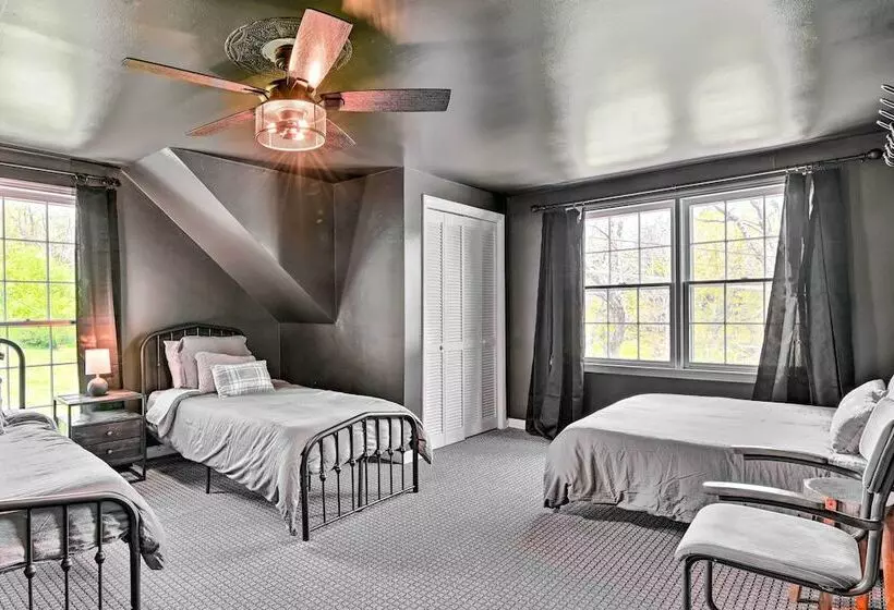 Chic Nashville Area Retreat W/ Private Pool!