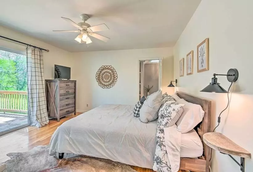 Chic Nashville Area Retreat W/ Private Pool!