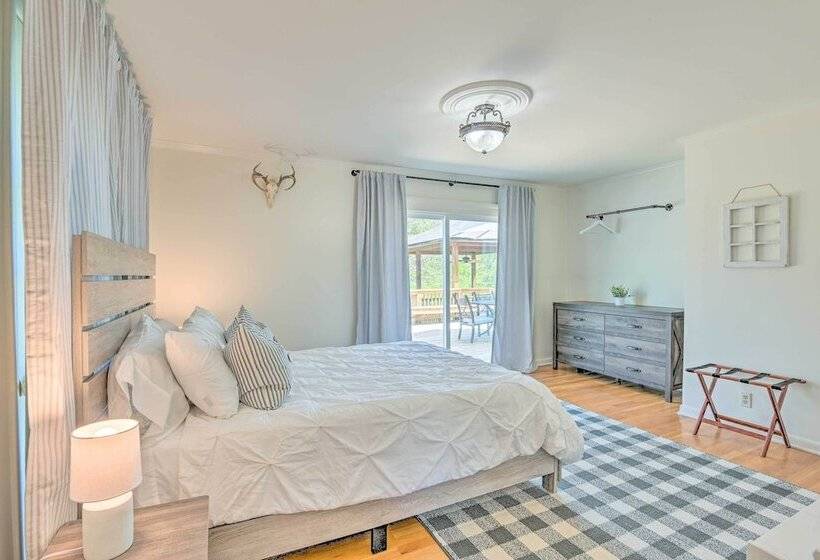 Chic Nashville Area Retreat W/ Private Pool!