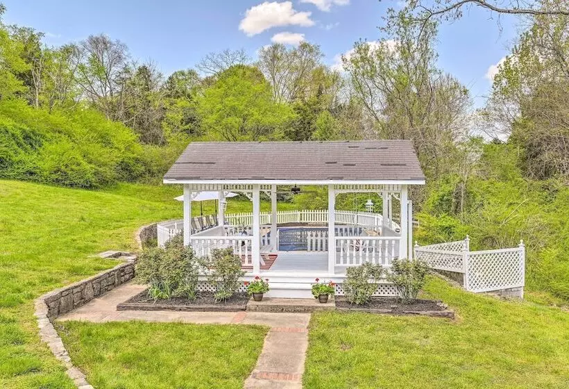 Chic Nashville Area Retreat W/ Private Pool!