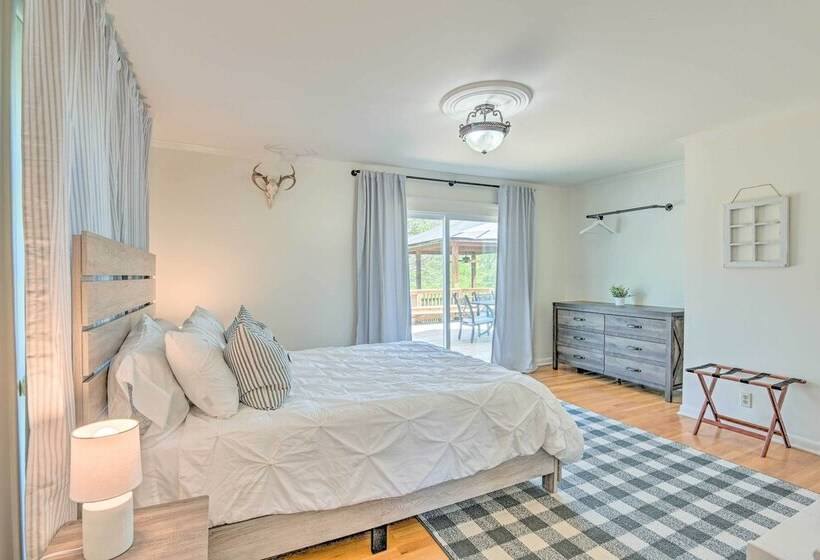 Chic Nashville Area Retreat W/ Private Pool!