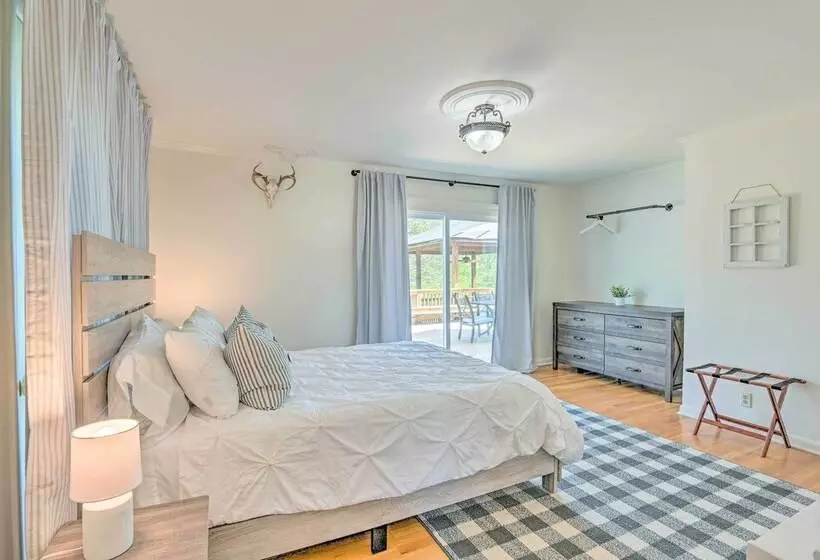 Chic Nashville Area Retreat W/ Private Pool!