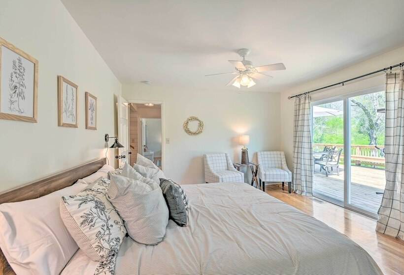 Chic Nashville Area Retreat W/ Private Pool!