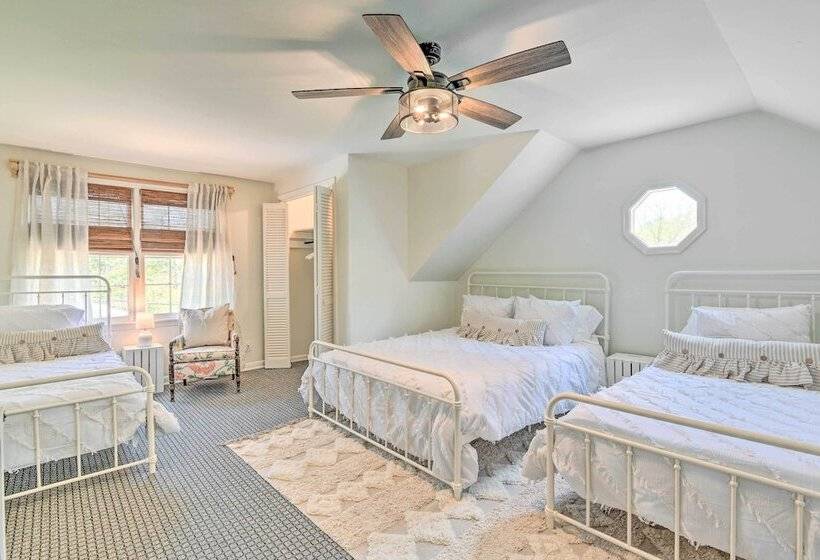 Chic Nashville Area Retreat W/ Private Pool!