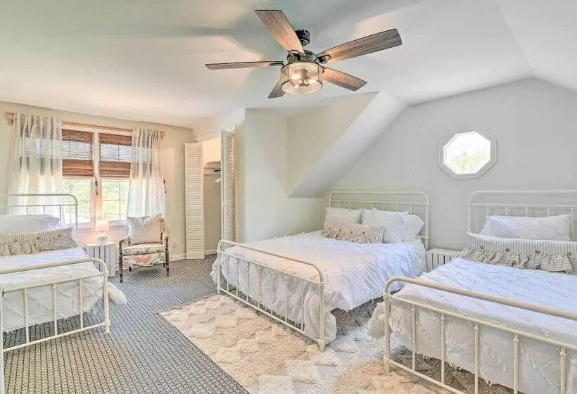 Chic Nashville Area Retreat W/ Private Pool!