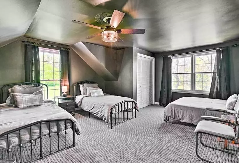 Chic Nashville Area Retreat W/ Private Pool!