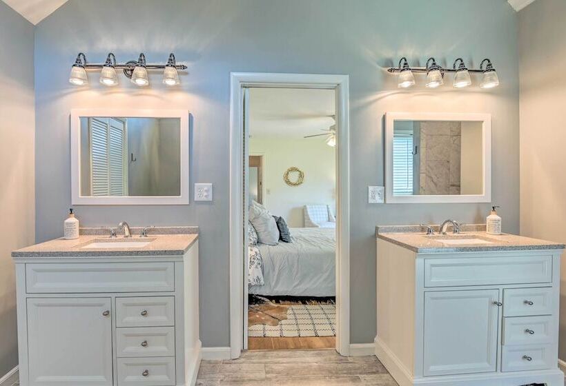 Chic Nashville Area Retreat W/ Private Pool!