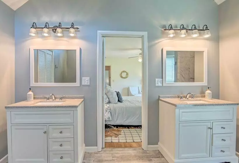 Chic Nashville Area Retreat W/ Private Pool!