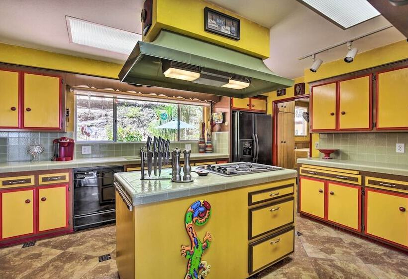 Colorful El Cajon Gem: Deck, Garden & Valley Views