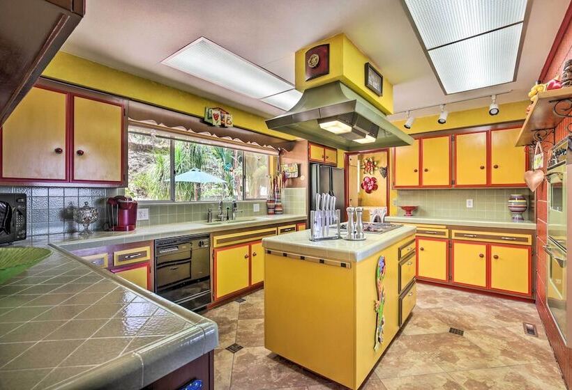 Colorful El Cajon Gem: Deck, Garden & Valley Views