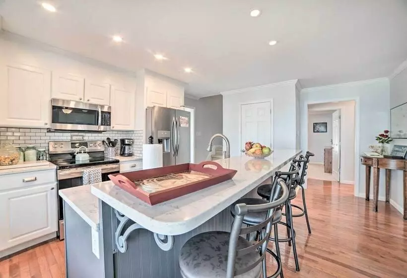 Country Chic Home W/ Fire Pit, Steps To Lake!