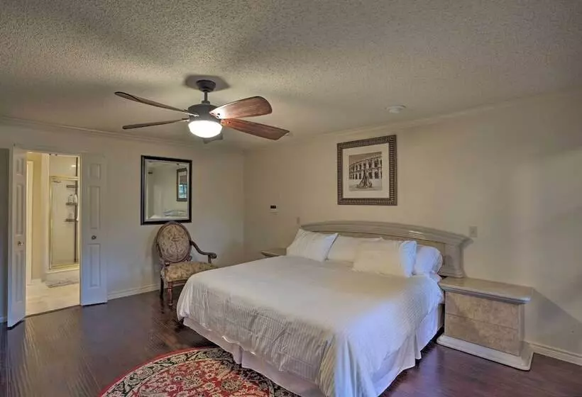 Pool Table, Patio & Grill: Idyllic Mckinney Home