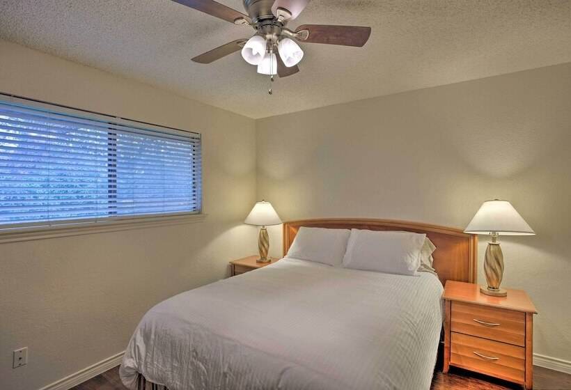 Pool Table, Patio & Grill: Idyllic Mckinney Home