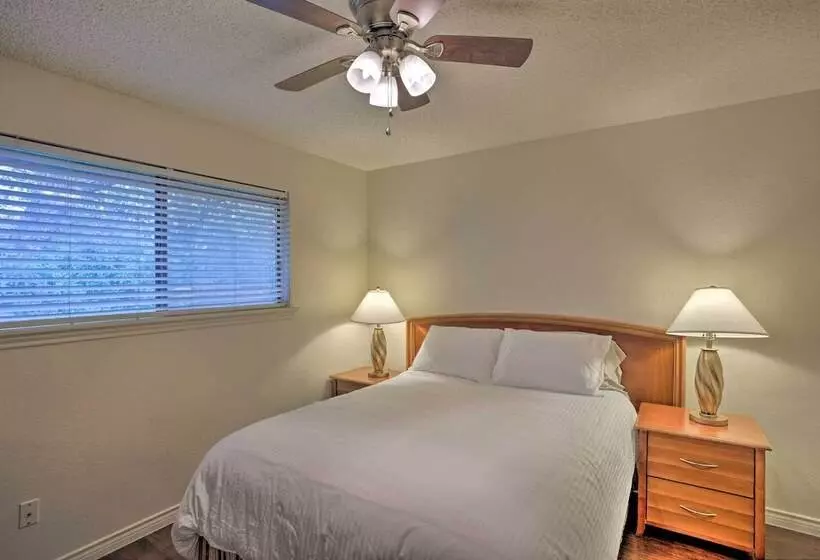 Pool Table, Patio & Grill: Idyllic Mckinney Home