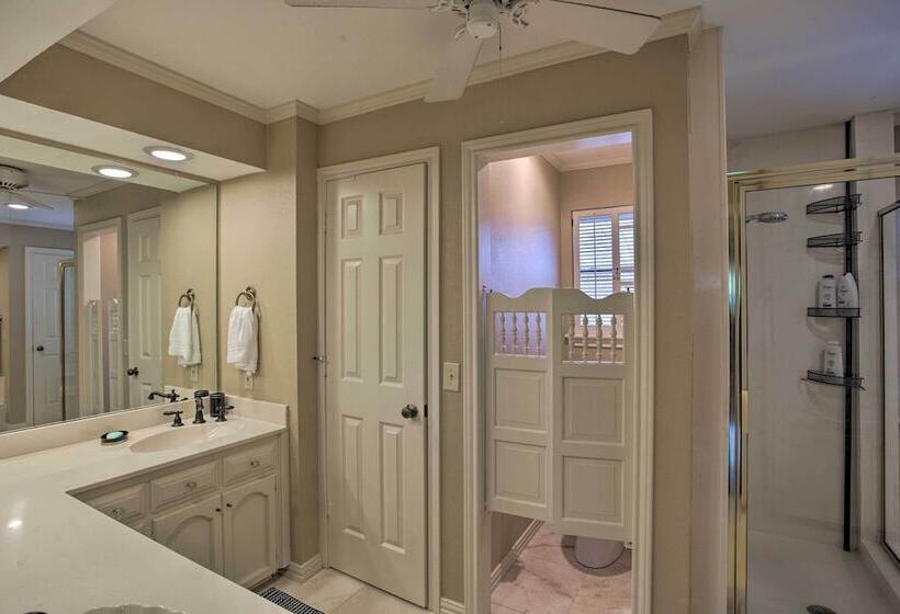 Pool Table, Patio & Grill: Idyllic Mckinney Home