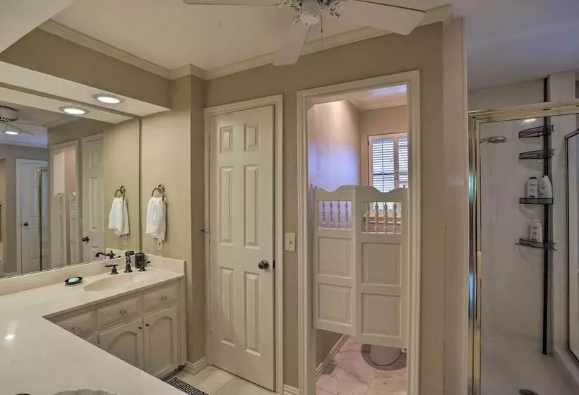 Pool Table, Patio & Grill: Idyllic Mckinney Home