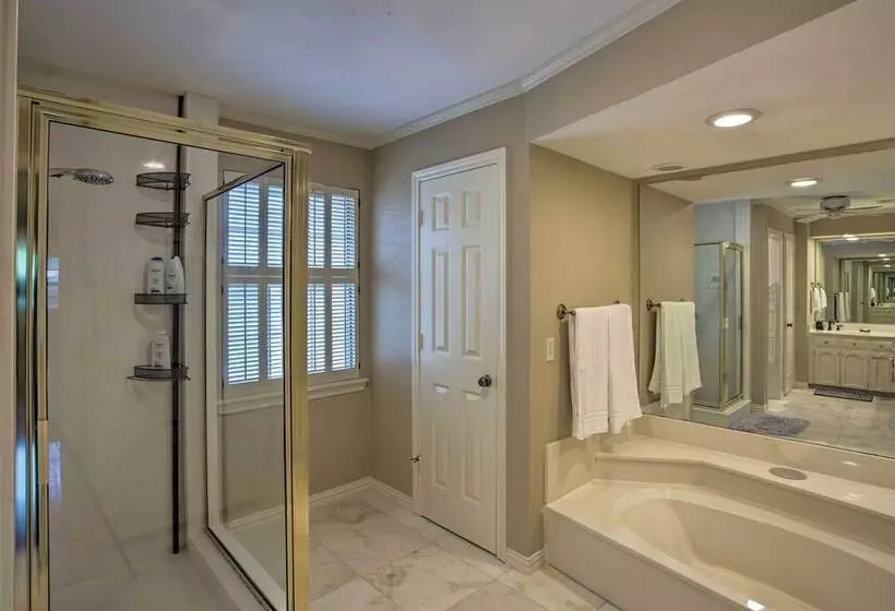 Pool Table, Patio & Grill: Idyllic Mckinney Home