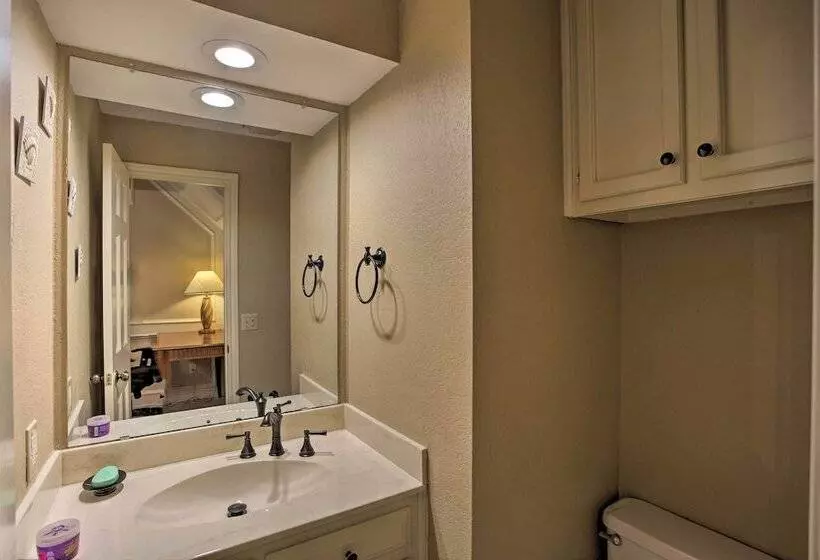 Pool Table, Patio & Grill: Idyllic Mckinney Home