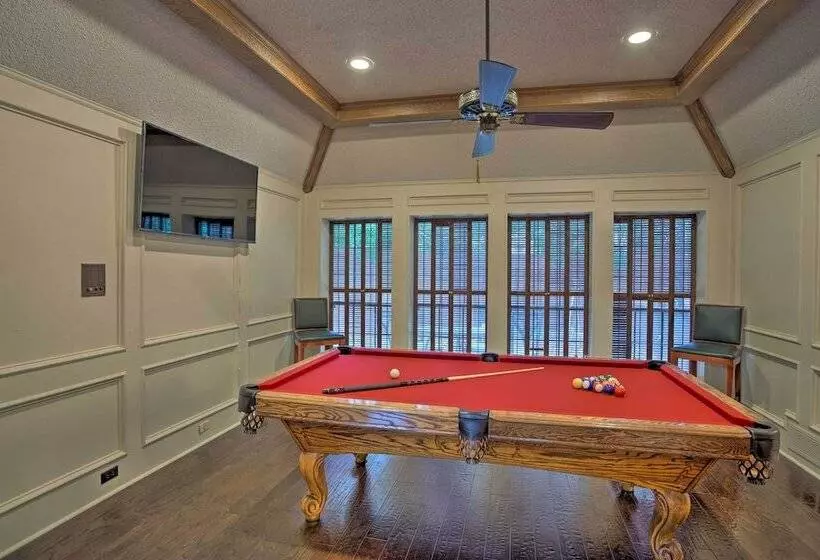 Pool Table, Patio & Grill: Idyllic Mckinney Home