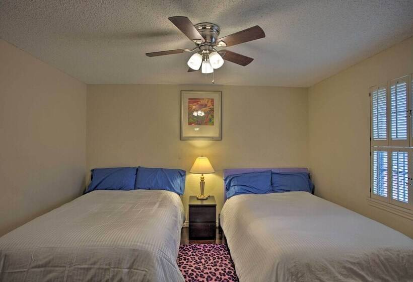 Pool Table, Patio & Grill: Idyllic Mckinney Home