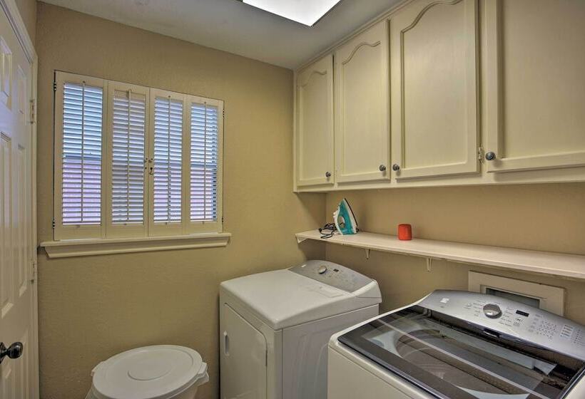 Pool Table, Patio & Grill: Idyllic Mckinney Home