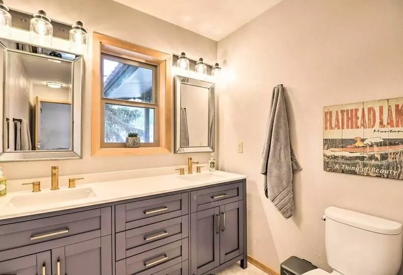 Flathead Lake Waterfront Cabin W/ Dock & Kayaks