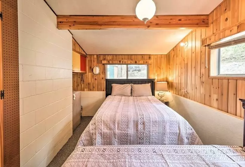 Flathead Lake Waterfront Cabin W/ Dock & Kayaks