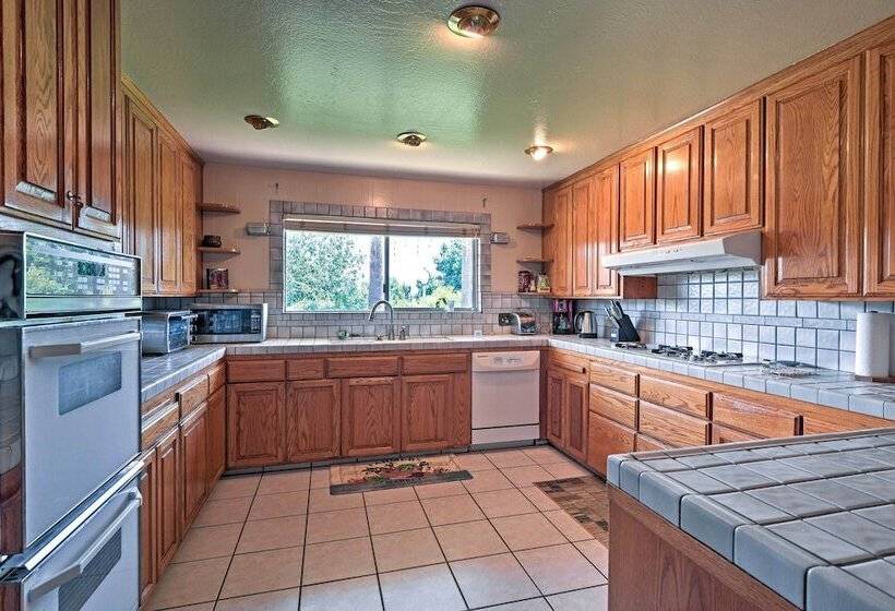 Gilroy Home W/ Deck On 20 Acres, 7 Mi To Downtown!