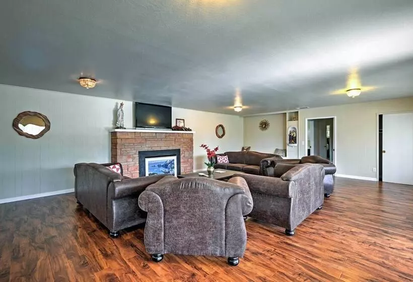 Gilroy Home W/ Deck On 20 Acres, 7 Mi To Downtown!