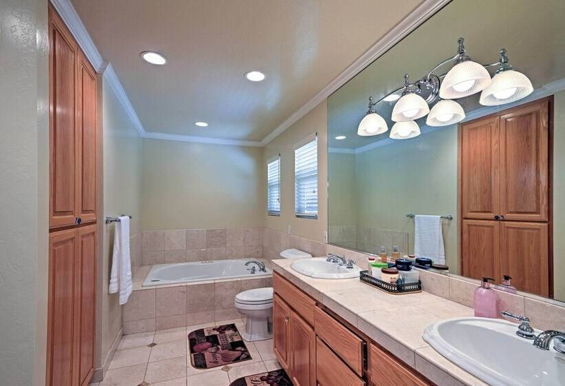 Gilroy Home W/ Deck On 20 Acres, 7 Mi To Downtown!