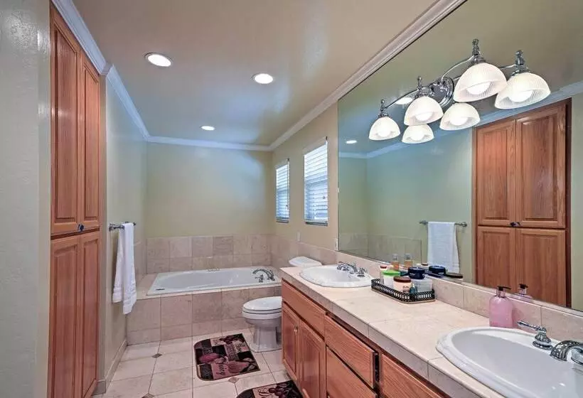 Gilroy Home W/ Deck On 20 Acres, 7 Mi To Downtown!