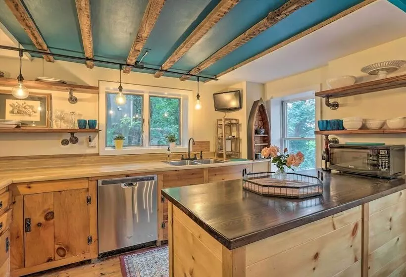 Historic Home In Lambertville: Walk To Bridge