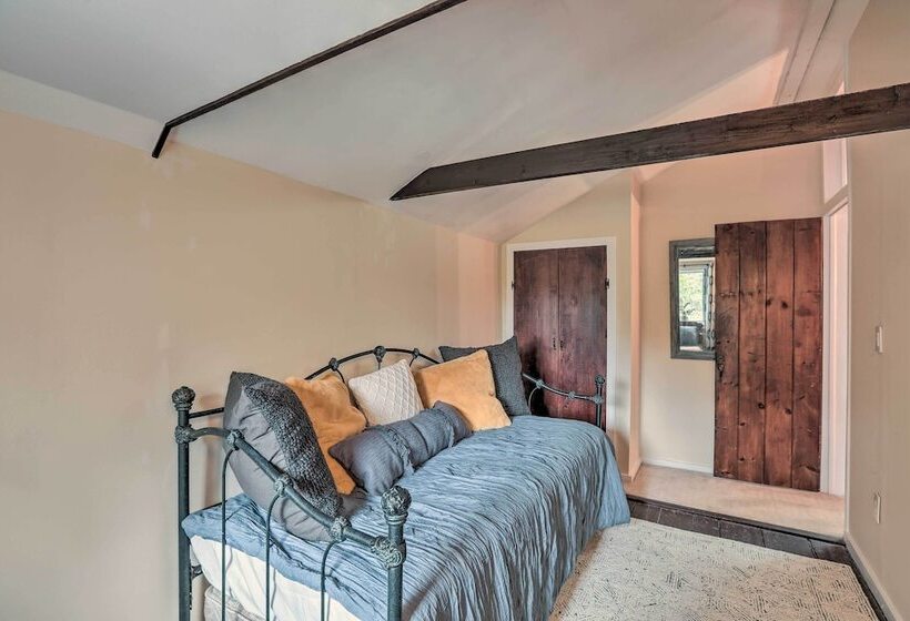 Historic Home In Lambertville: Walk To Bridge