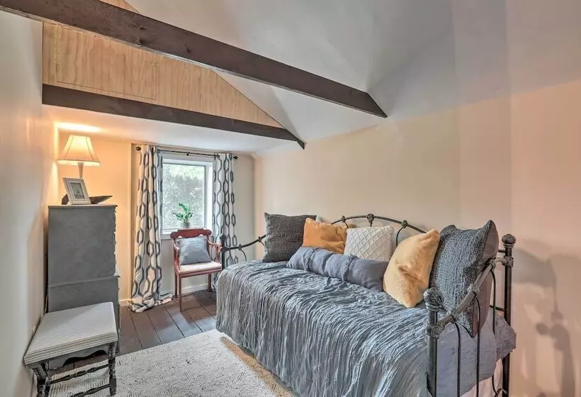 Historic Home In Lambertville: Walk To Bridge