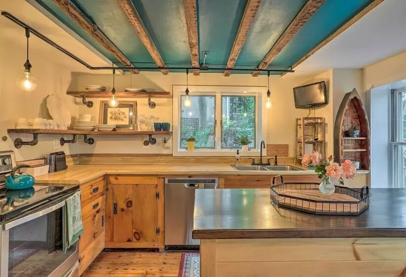 Historic Home In Lambertville: Walk To Bridge