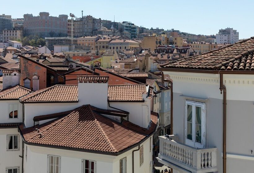 هتل Vis A Vis Apartments