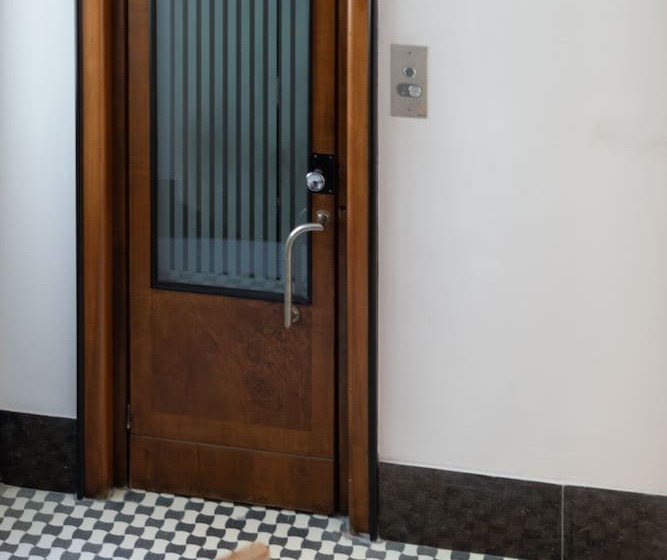 هتل Vis A Vis Apartments